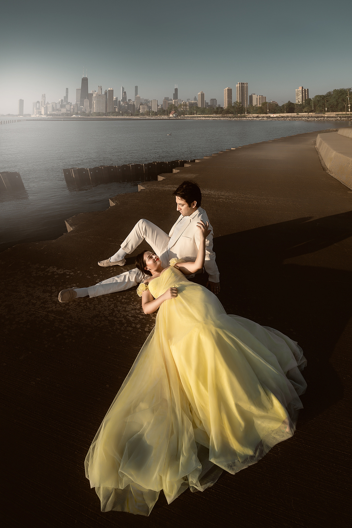 Engagement photography in Chicago Downton, a photographer based in Mequon WI traveled to capture the beautiful engagement photo. Capturing the essence of love and commitment in a natural setting. 