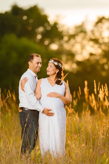 Stunning golden hour maternity picture in Riveredge Nature Center. 