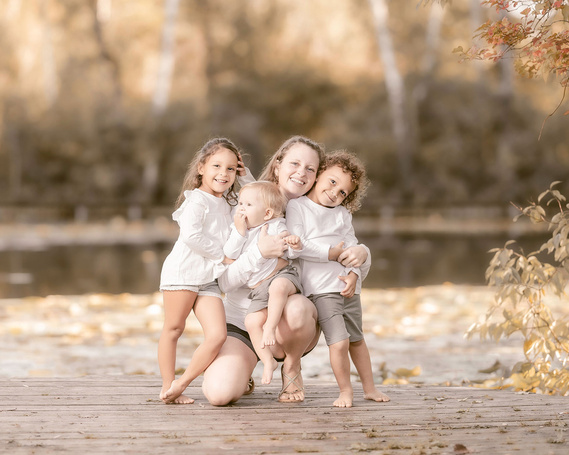 Beautiful family picture with a mom and three kids. Stunning family portraits shot in Riveredge Nature Center Saukville WI.