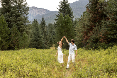Montana Engagement Photography - Glacier National Park - Caitlin Lee Photography