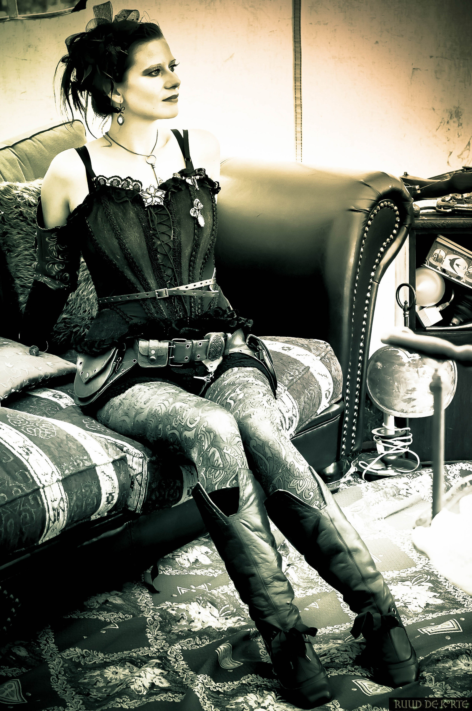 steampunk, steam punk, woman, female, corset, couch, Linda Fairyina