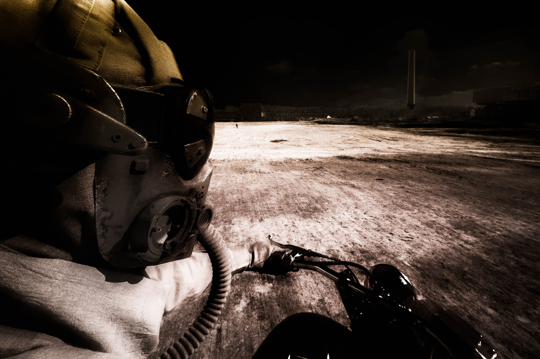 Dieselpunk, masked on motor riding fast on sandy ground