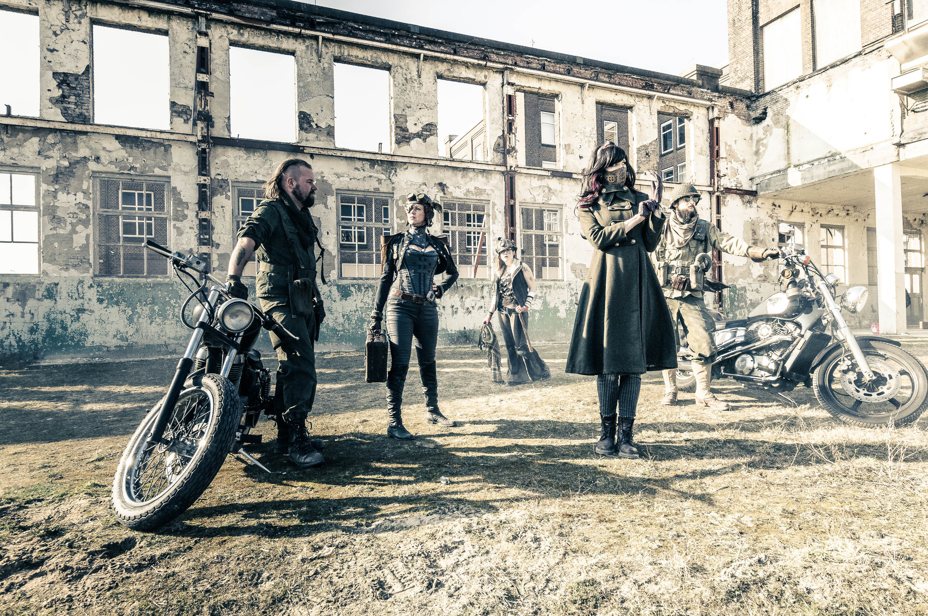 Dieselpunk, Motor gang, captain pulling gloves, motor
