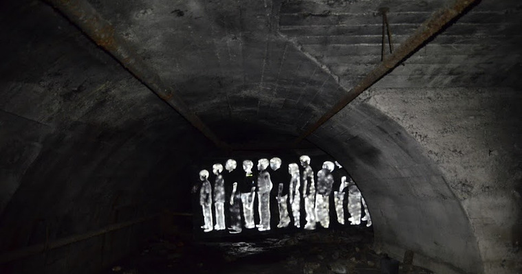 The reflected image of 12 nameless children as victim. Luna Kinder, 2015