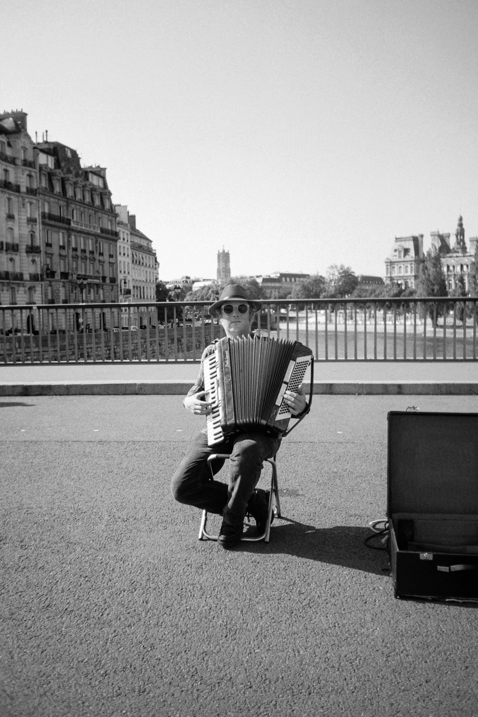 film photography, 35mm film photography, street photography, black and white film photography, Paris, Francec