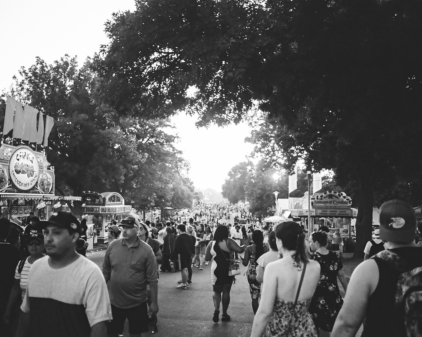 film photography, 35mm film photography, street photography, black and white film photography,  Minneapolis, Minnesota