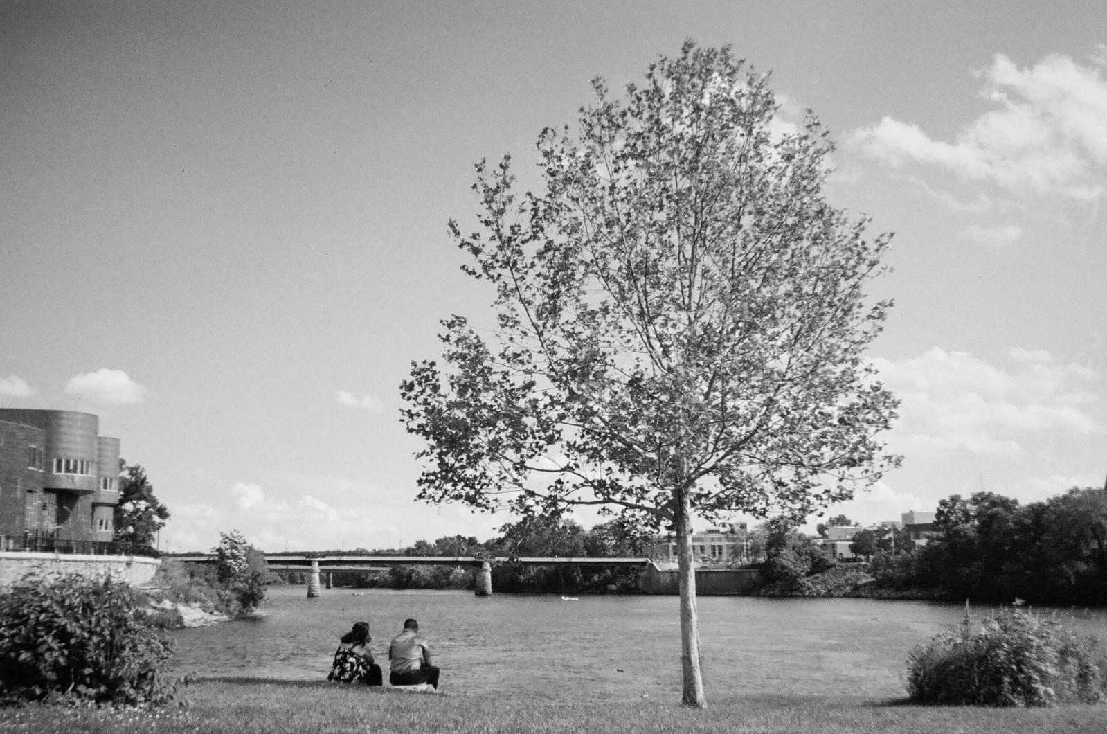 film photography, 35mm film photography, street photography, black and white film photography, Eau Claire, Wisconsin