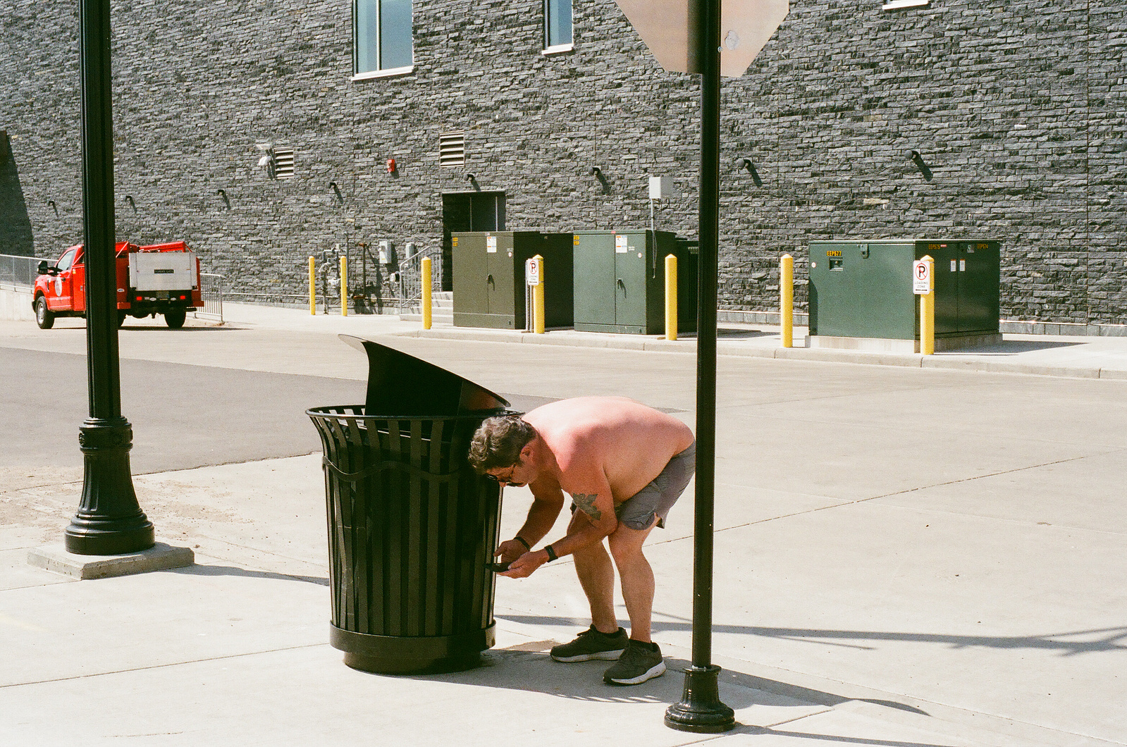 film photography, 35mm film photography, street photography, black and white film photography, Eau Claire, Wisconsin