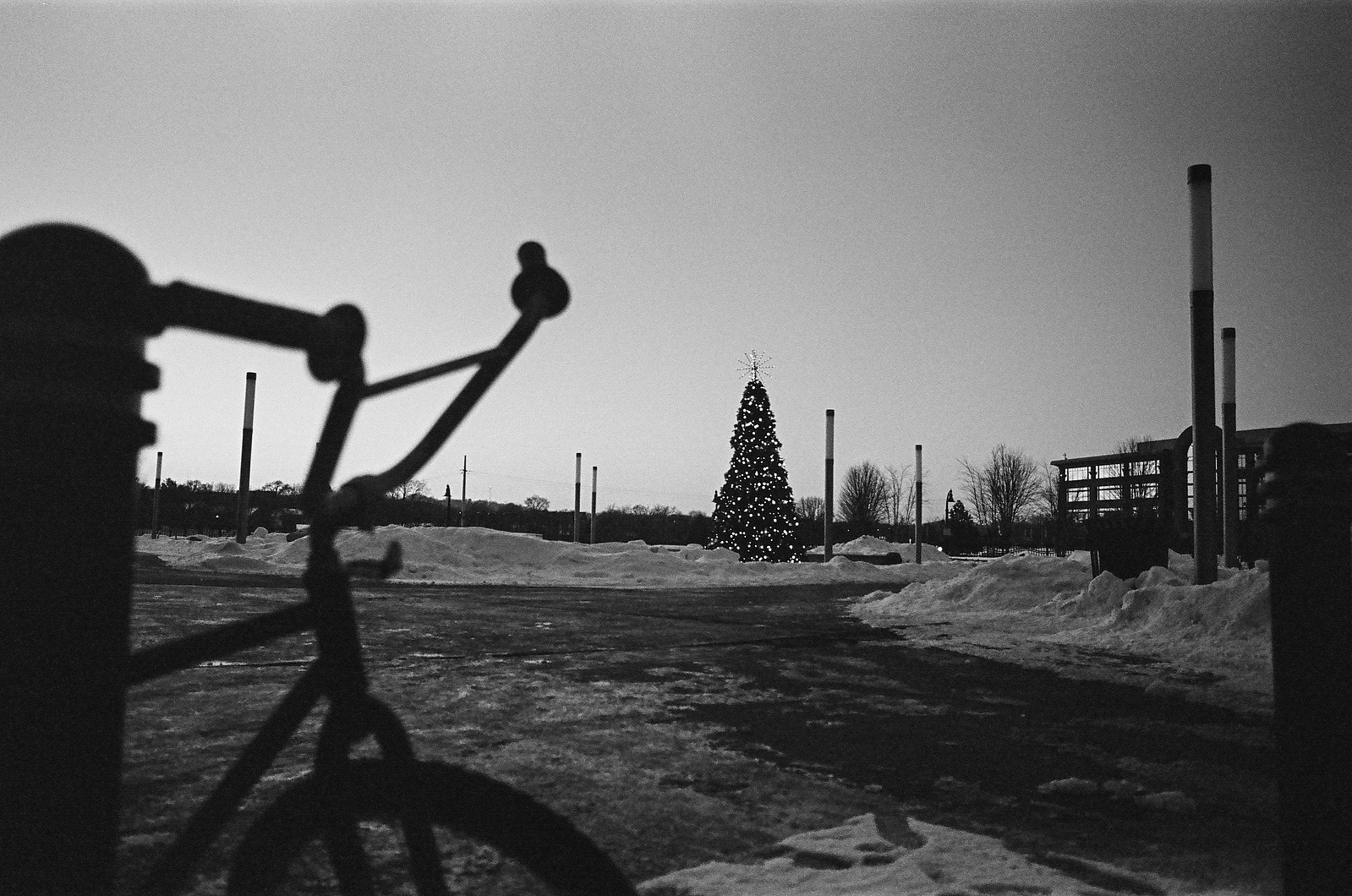 film photography, 35mm film photography, street photography, black and white film photography, Eau Claire, Wisconsin