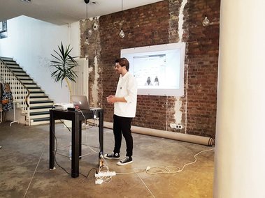 Alexander Wolf giving a workshop in the 9th in Bonn