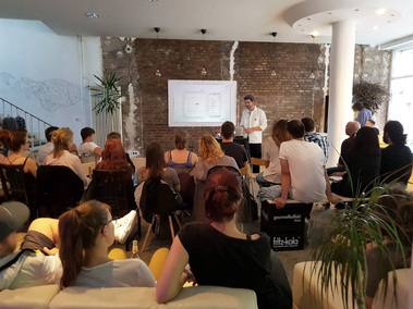 Alexander Wolf giving a workshop in the 9th in Bonn