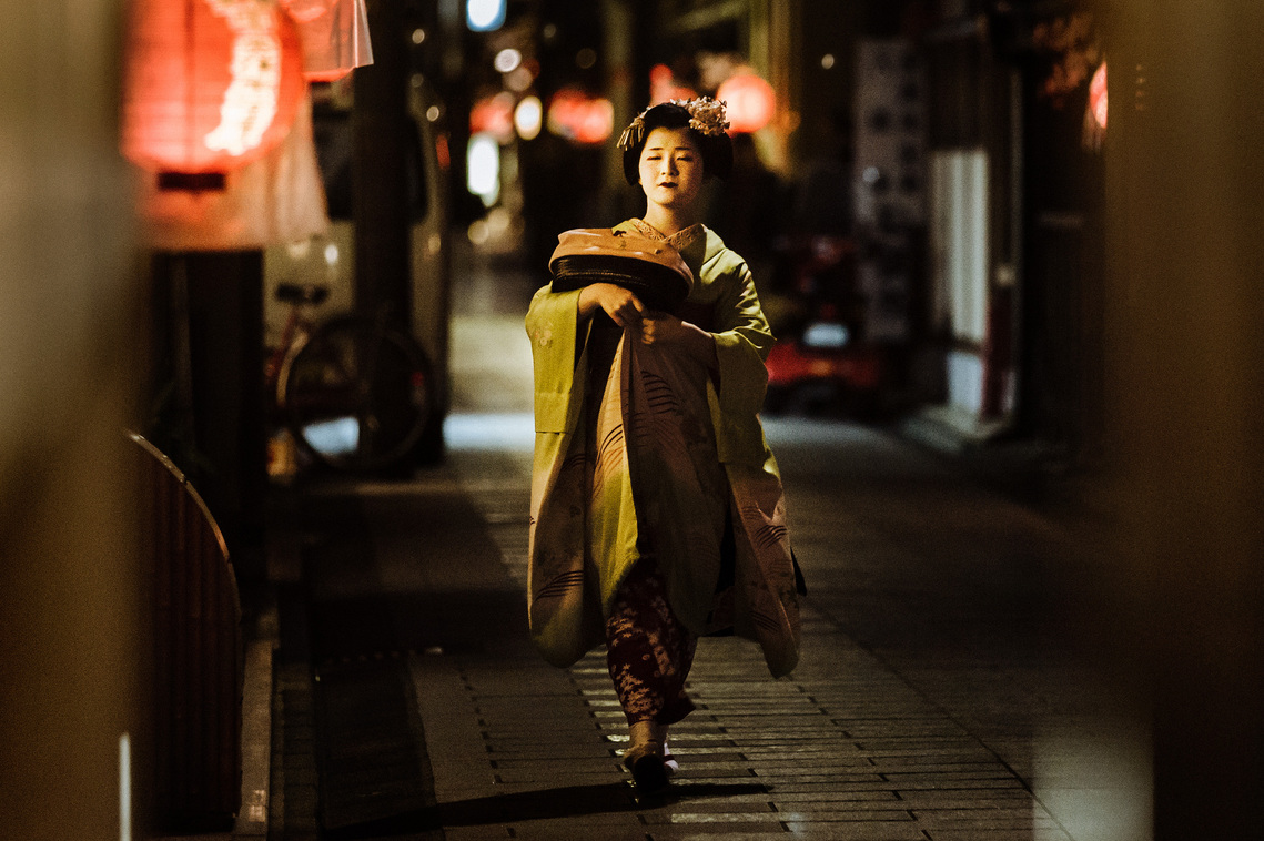 Traditional Geisha Maiko alleyway Gion Kyoto Japan at night. Street photography by Darren Gill
