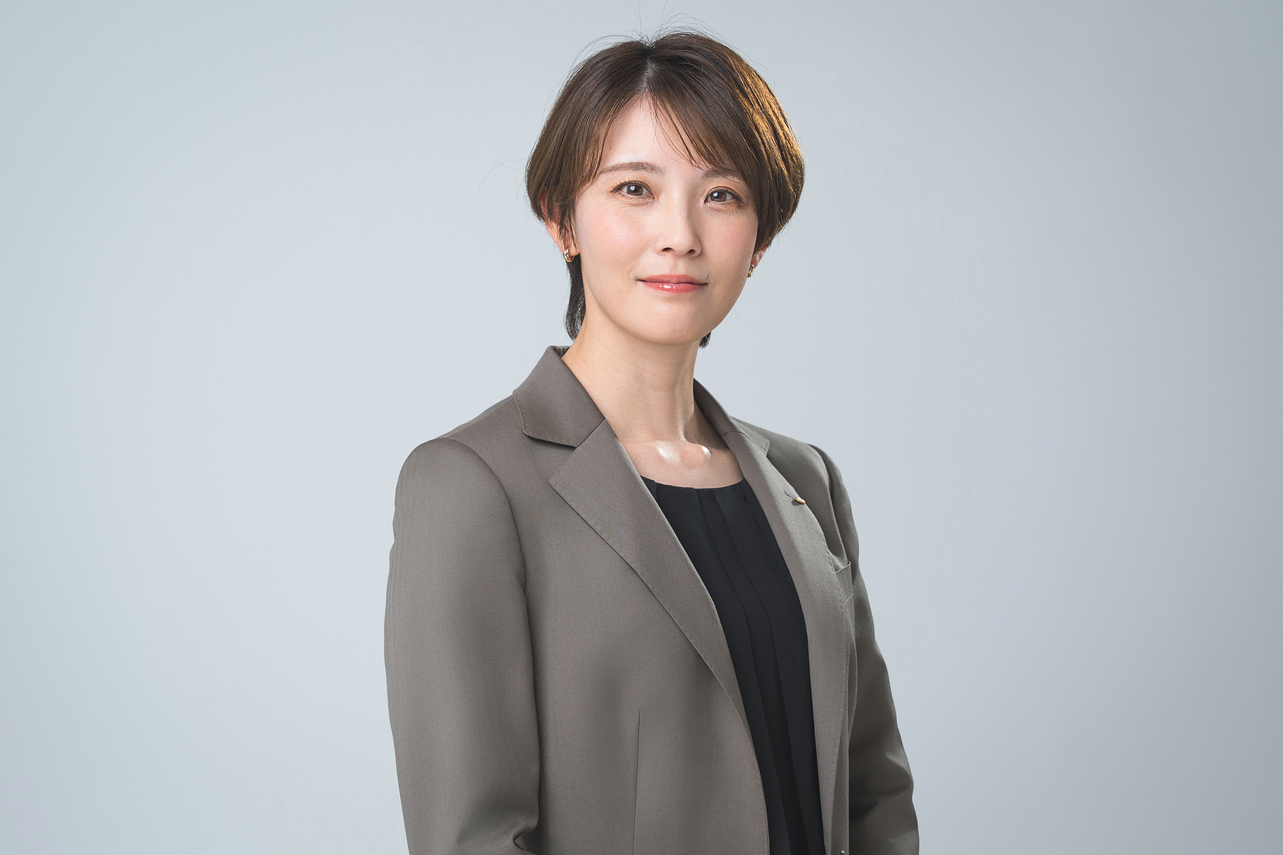愛知県名古屋市、岐阜、三重のおしゃれな会社ビジネスプロフィール写真、女性、社員証