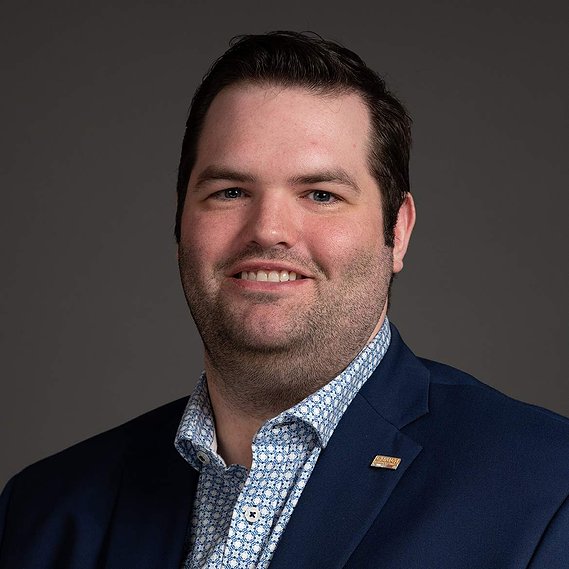 Linkedin-style headshot in Ottawa on a greybackground