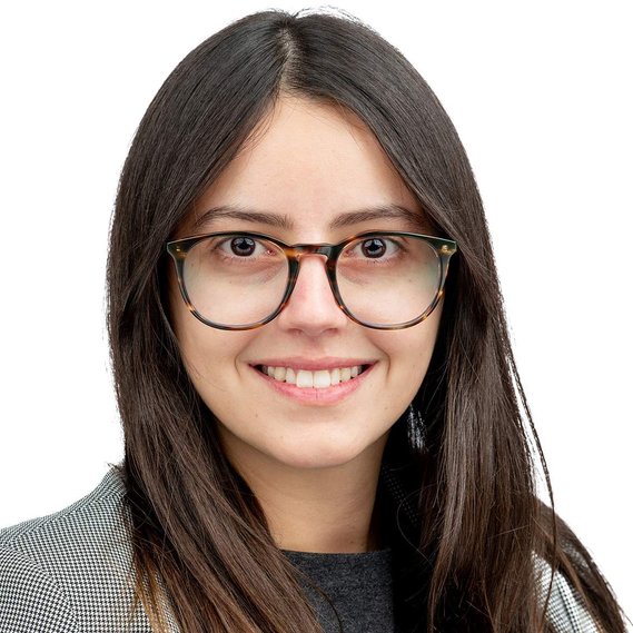 Linkedin-style headshot in Ottawa on a white background by Frank Fenn IDEA3