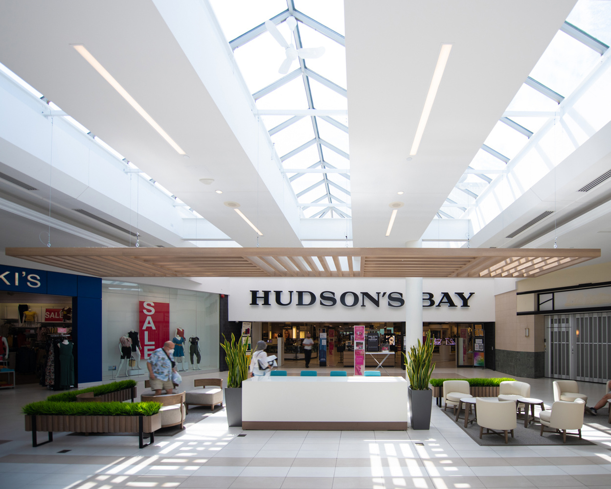 White Oaks Mall London Ontario by Frank Fenn IDEA3 Photography interior features and Hudsons Bay