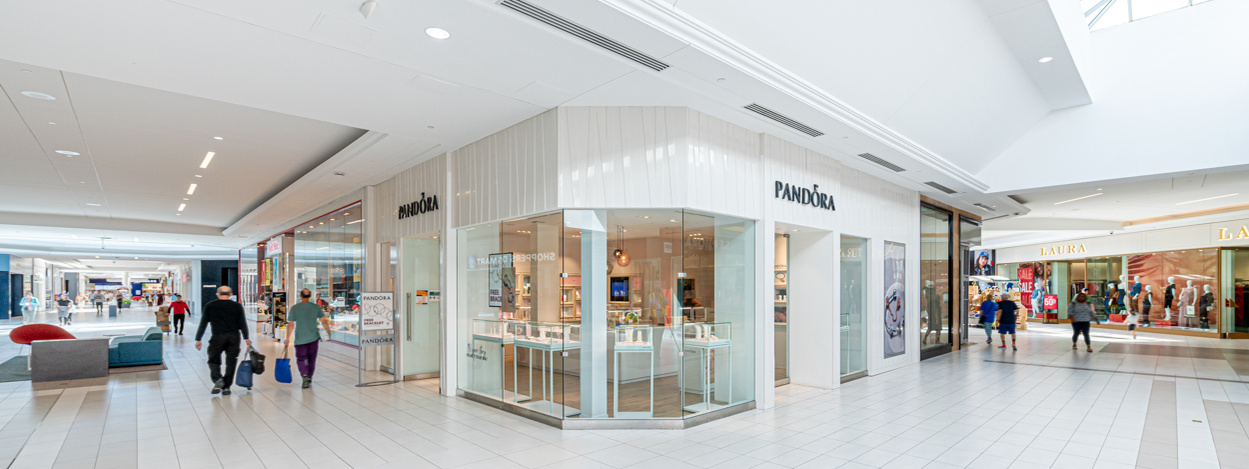 White Oaks Mall London Ontario by Frank Fenn IDEA3 Photography interior intersection