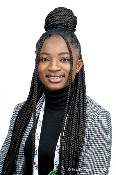 Headshot Photography in Ottawa by Frank Fenn IDEA3 female executive dark complexion
