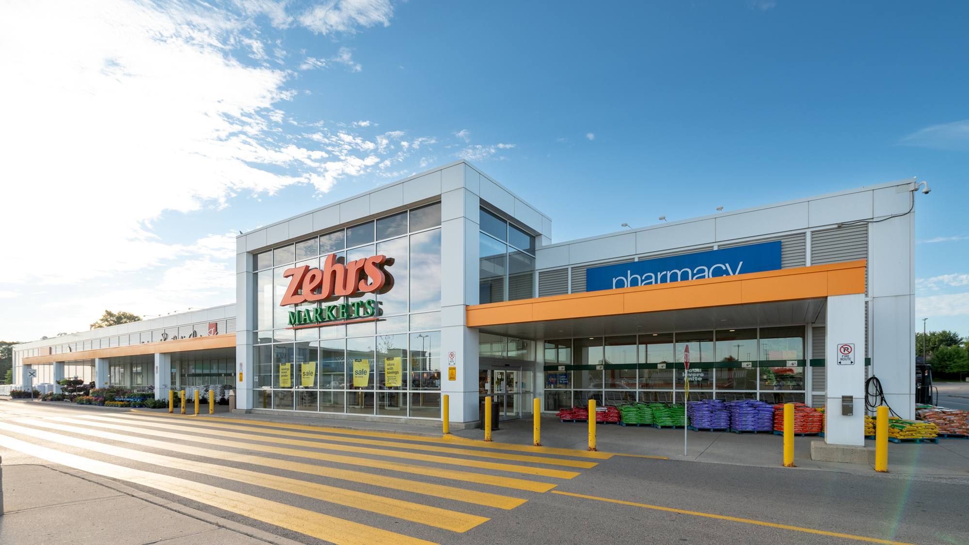 Outdoor Shopping Centre Zehrs photography by Frank Fenn IDEA3