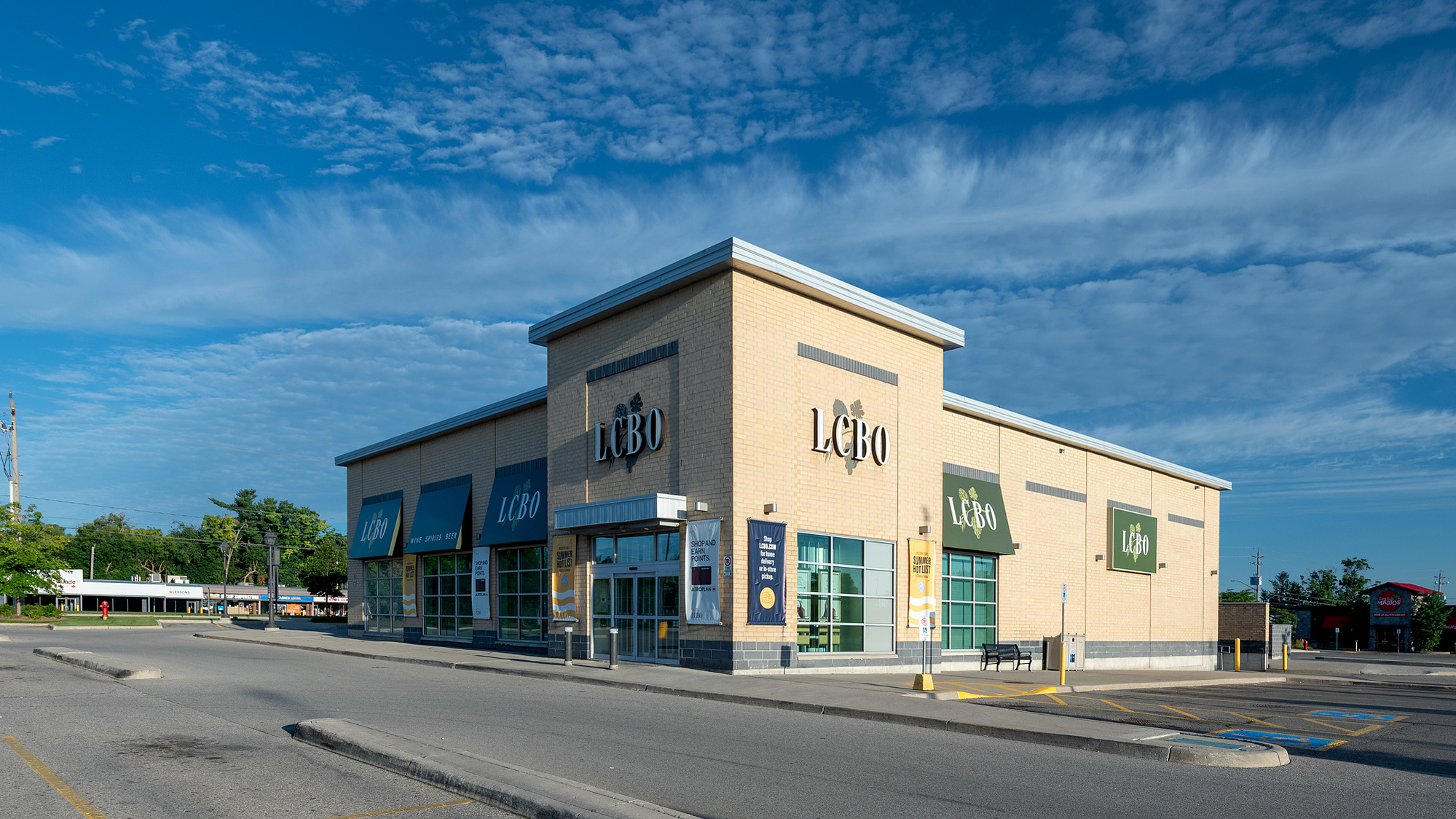 Outdoor Shopping Centre LCBO photography by Frank Fenn IDEA3