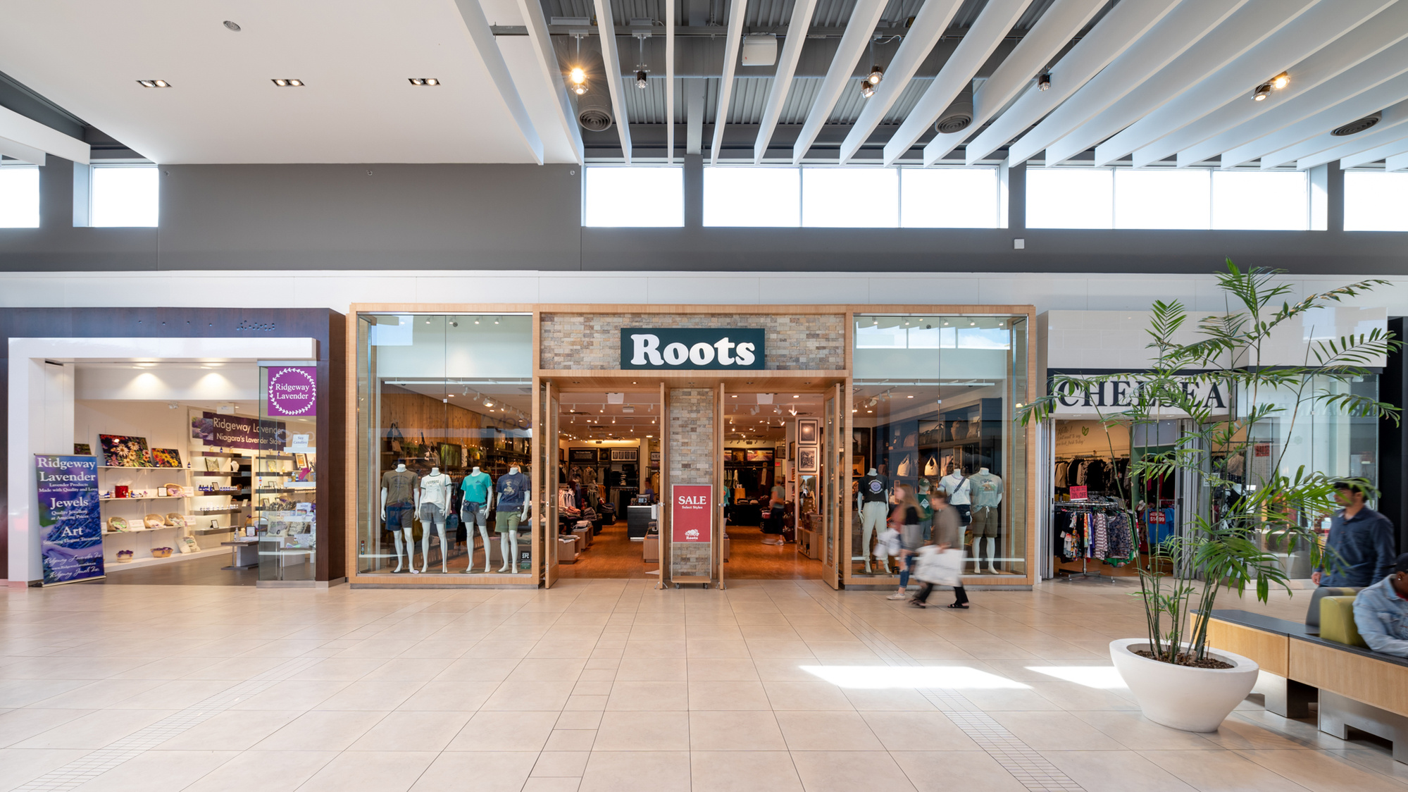 Pen Centre inside shopping centre photography by Frank Fenn