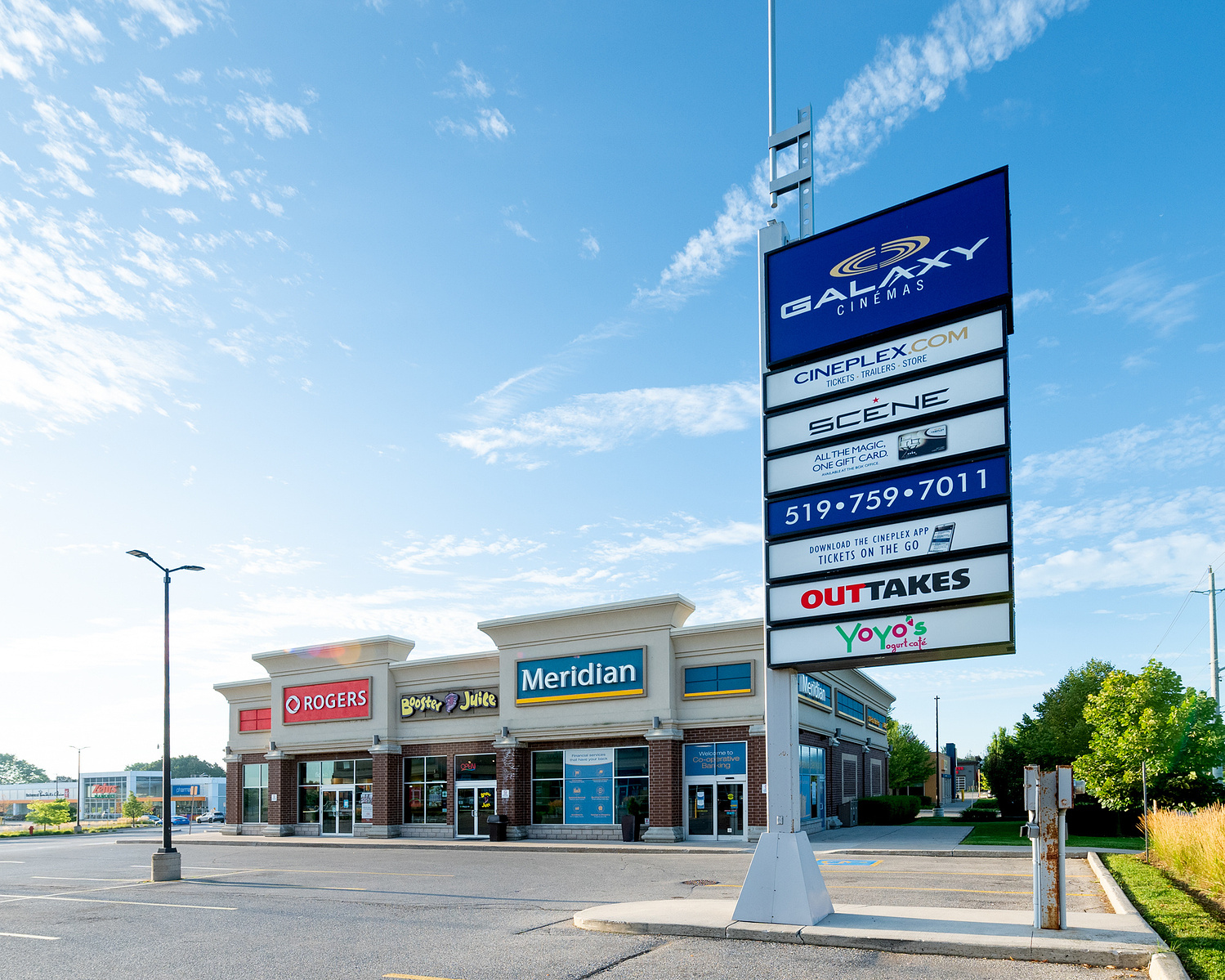 Outdoor Shopping Centre photography by Frank Fenn IDEA3