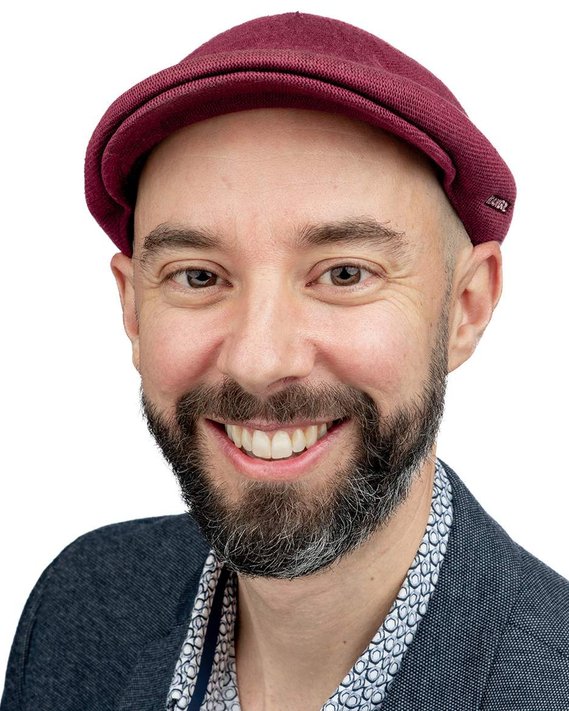 Linkedin-style headshot of man in Ottawa on a white background by Frank Fenn. IDEA3