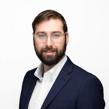 Headshot photograph of a professional man in Ottawa Offices by Frank Fenn IDEA3