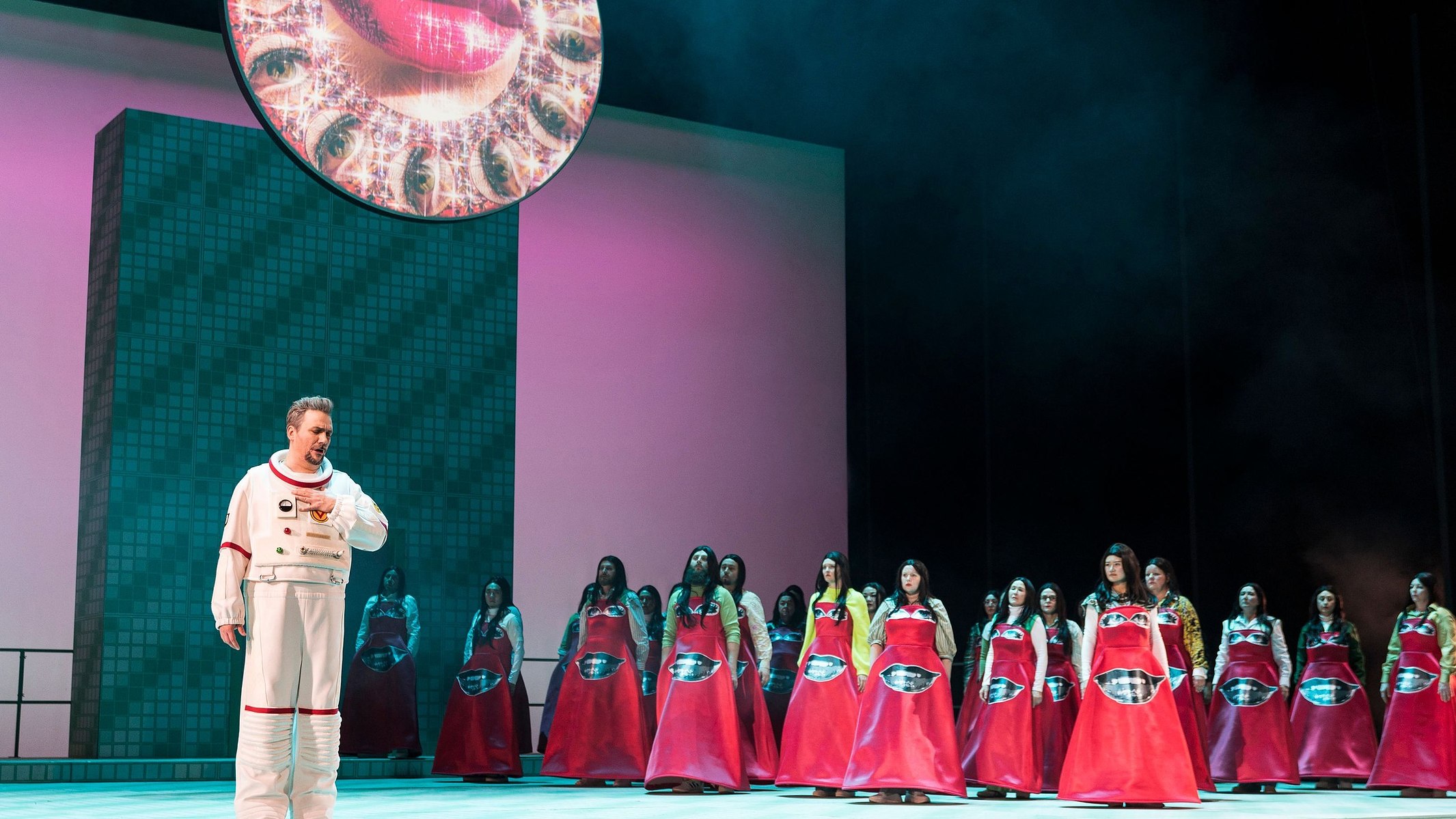 Stefan Hadzic (Fürst Jeletskij) und Hauschor und Extrachor des Staatstheater Kassel