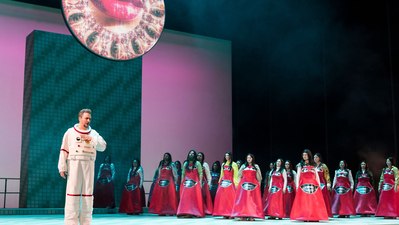 Stefan Hadzic (Fürst Jeletskij) und Hauschor und Extrachor des Staatstheater Kassel