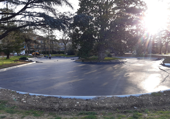 étanchéité en géomembrane d'un bassin d'ornement pour le jardin d'une  ville de Midi-Pyrénées 