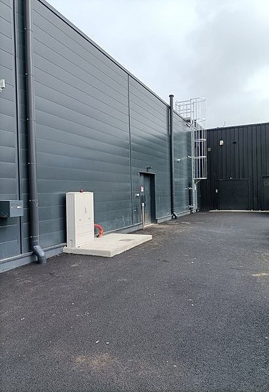 Finition de l’assainissement de la boulangerie, réalisation de la voirie en enrobée. Les cuves béton ont étés renforcée pour une pose sous voirie 