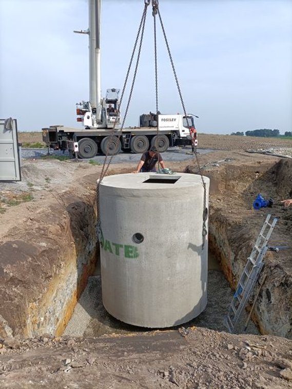 installation d'une cuve de stockage et injection en béton