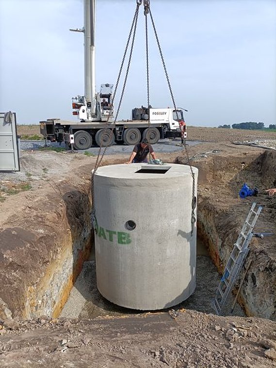 installation d'une cuve de stockage et injection en béton