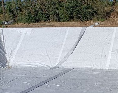 bandes de dégazage entre géotextile et géomembrane EPDM