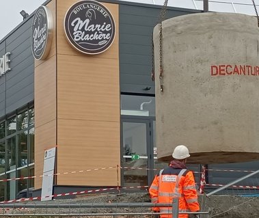 pose du décanteur de la station d'épuration SBR