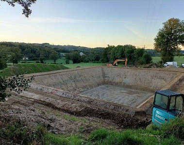 terrassement d'une fosse à lisier en Aveyron à Baraqueville