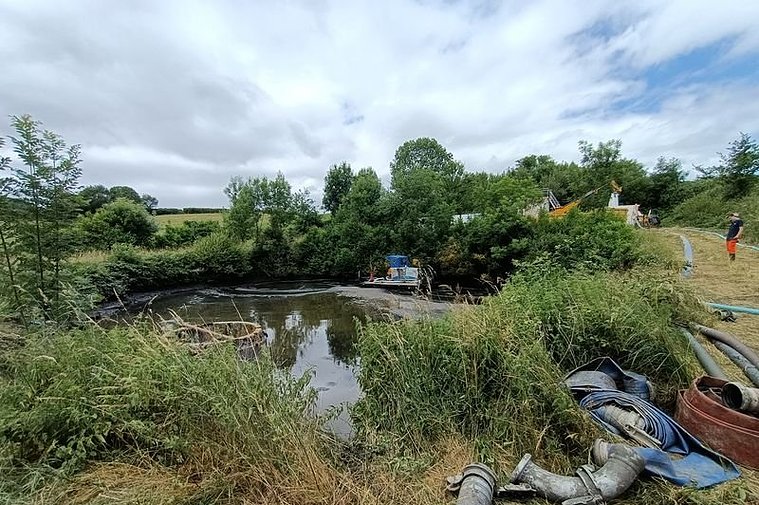curage de boue de lagunage, dégrillage et hygiénisation avant revalorisation agricole.