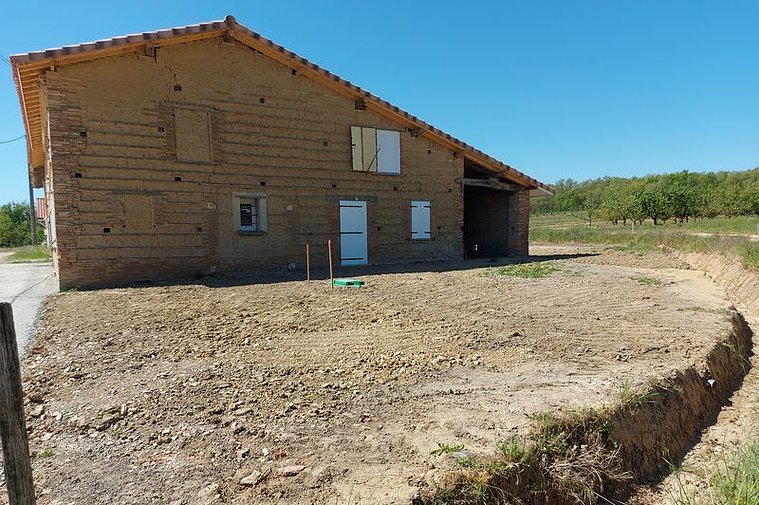 Une micro station facile à poser permettant une belle insertion paysagère - réalisation sur Bouloc (31)