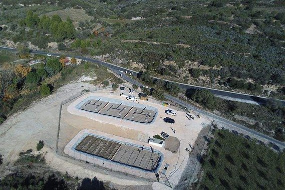 une station d'épuration par filtre à roseaux au milieu de la garrigue Catalane