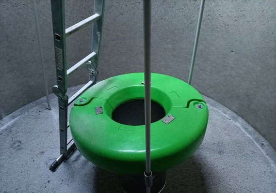 mise en place de l'aérateur du réacteur biologique. 