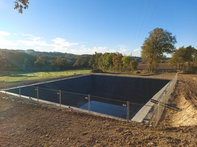 Présentation d'une fosse à lisier en géomembrane en Aveyron