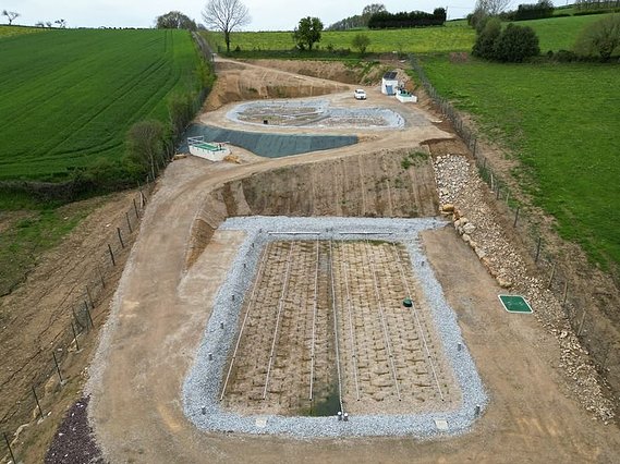 Filtre planté de roseaux à deux étages.
Conception et réalisation Step-CONCEPT