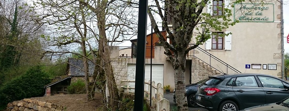 Implantation et aménagement paysagé autour d'une microstation conçue pour les eaux usées d'un restaurant en Aveyron