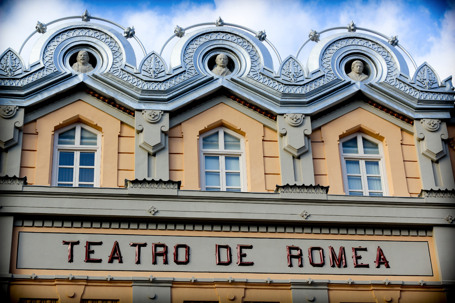 Teatro romea. Vue en gros plan. Murcia.
Photographe reportages et portraits Marie Maireville.