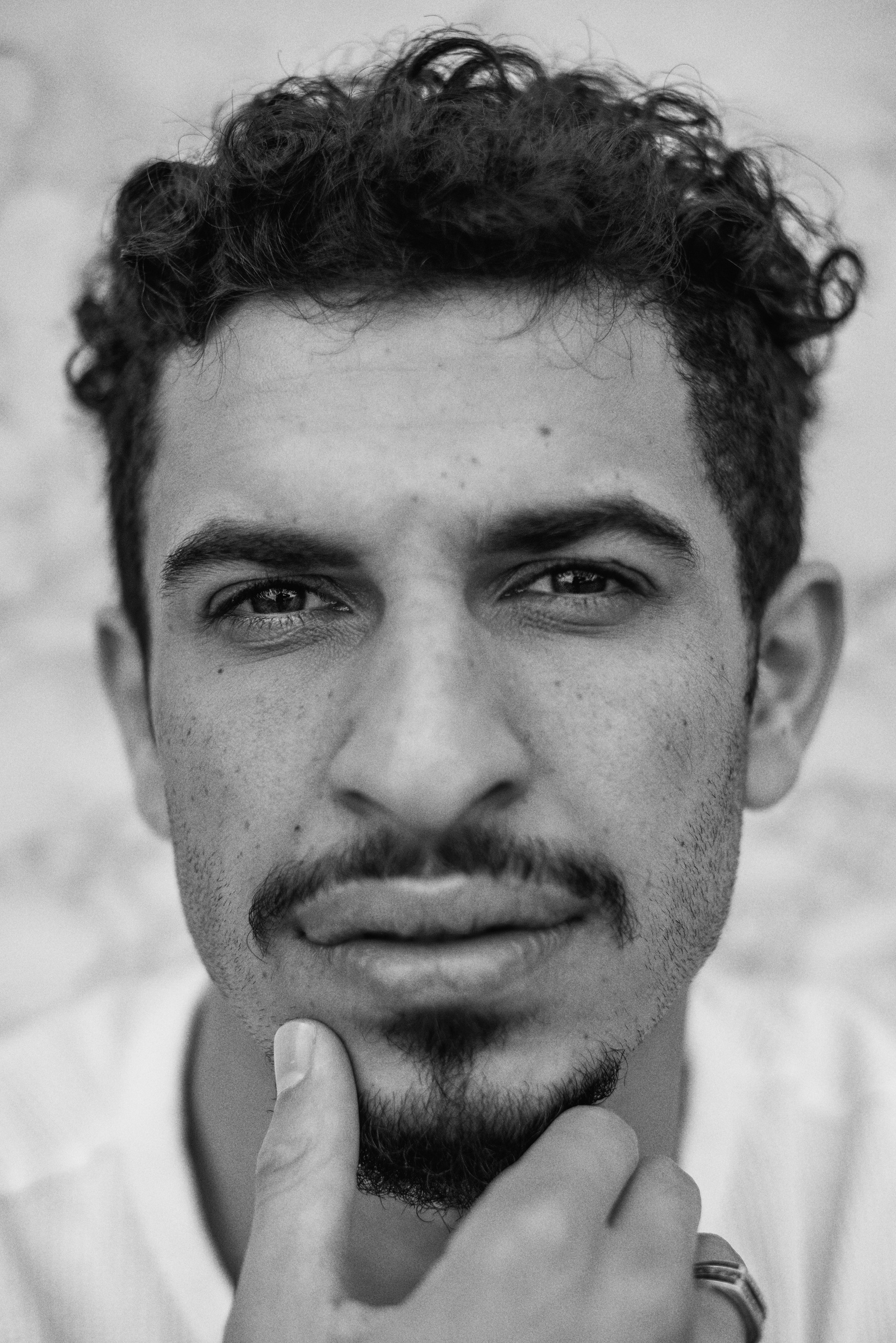 Mouataz Alshaltouh Schauspieler Portrait Schauschpielerfotos