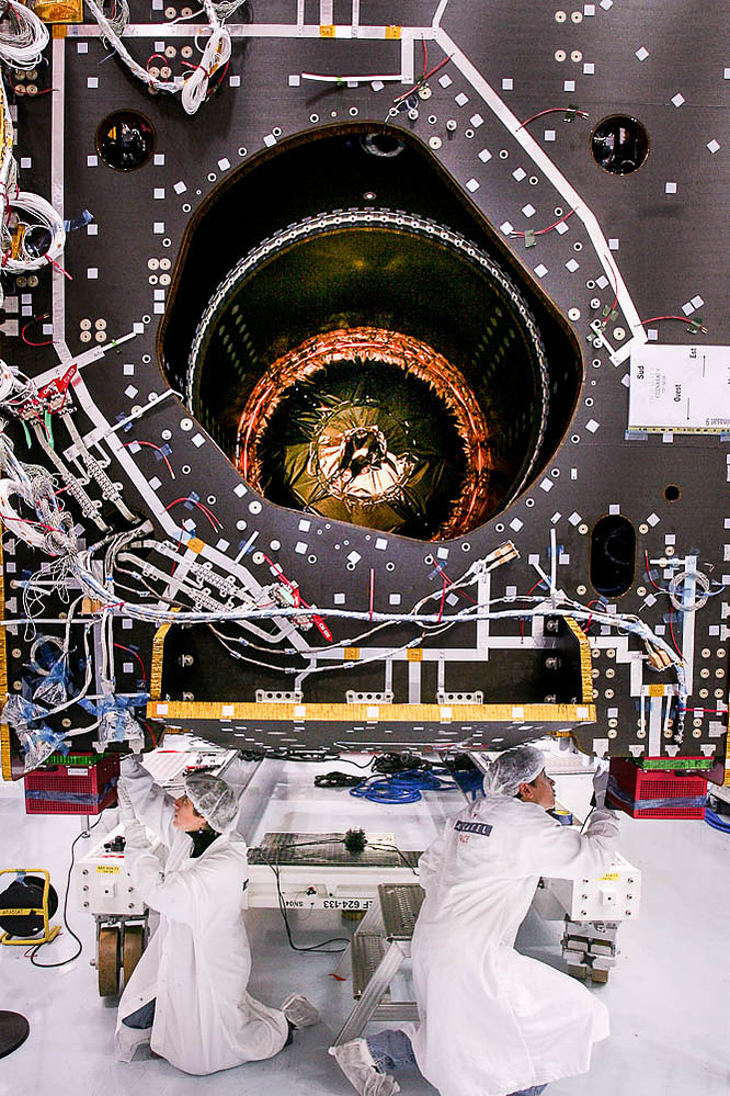 Fabrication de satellite. Satellite Chinasat. Industrie Aérospatiale