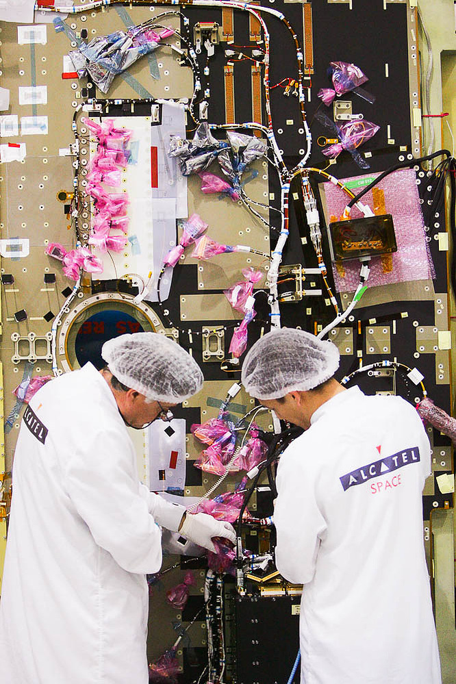 Fabrication de satellite. Satellite Arabsat. Industrie Aérospatiale