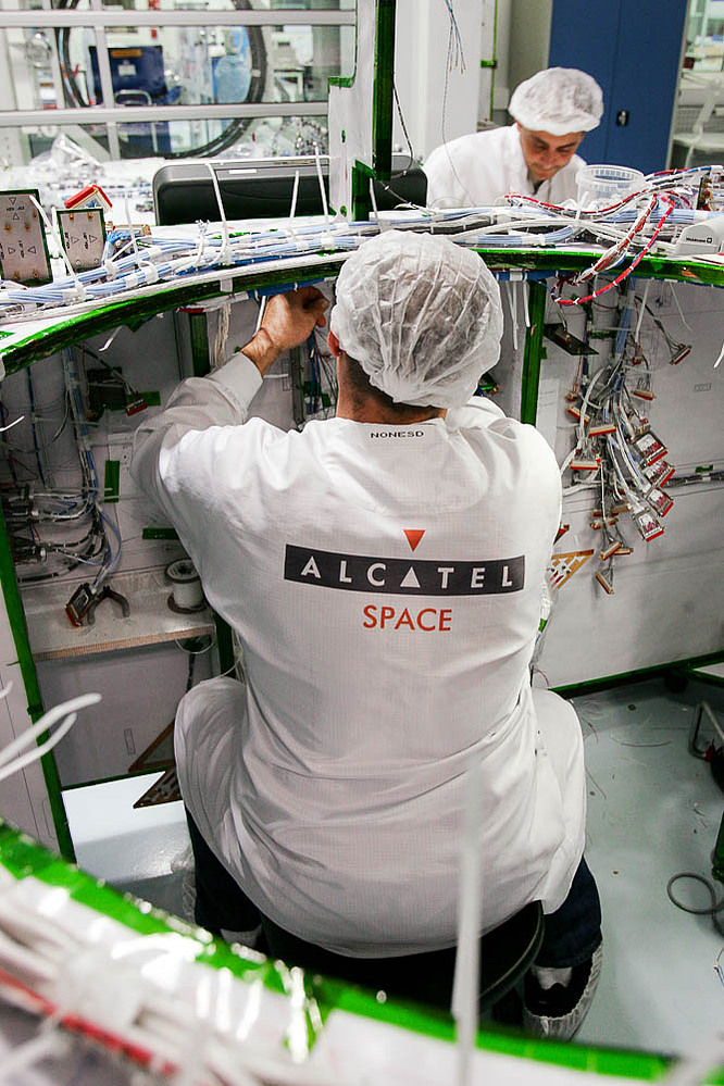 Fabrication de satellite. Satellite Star ONE C2. Industrie Aérospatiale