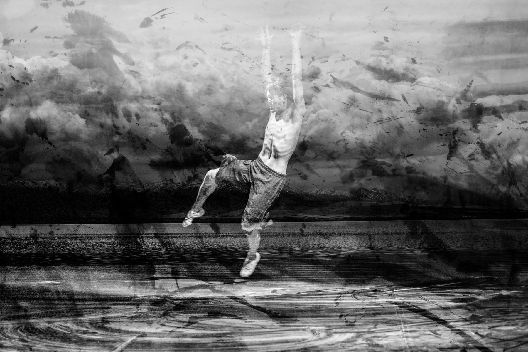This series of pictures is the result of the collaboration between Chinese Tibetan choreographer Laba Zhaxi and Laurent Hou. The collaboration included a road trip in Qinghai (from Qilian’s mountains to Qinghai lake).